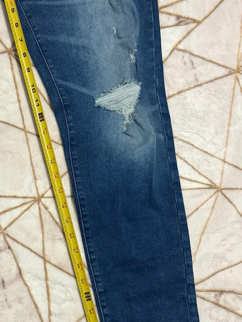 PacSun Women's Distressed Skinny Jeans in Dark Blue Wash